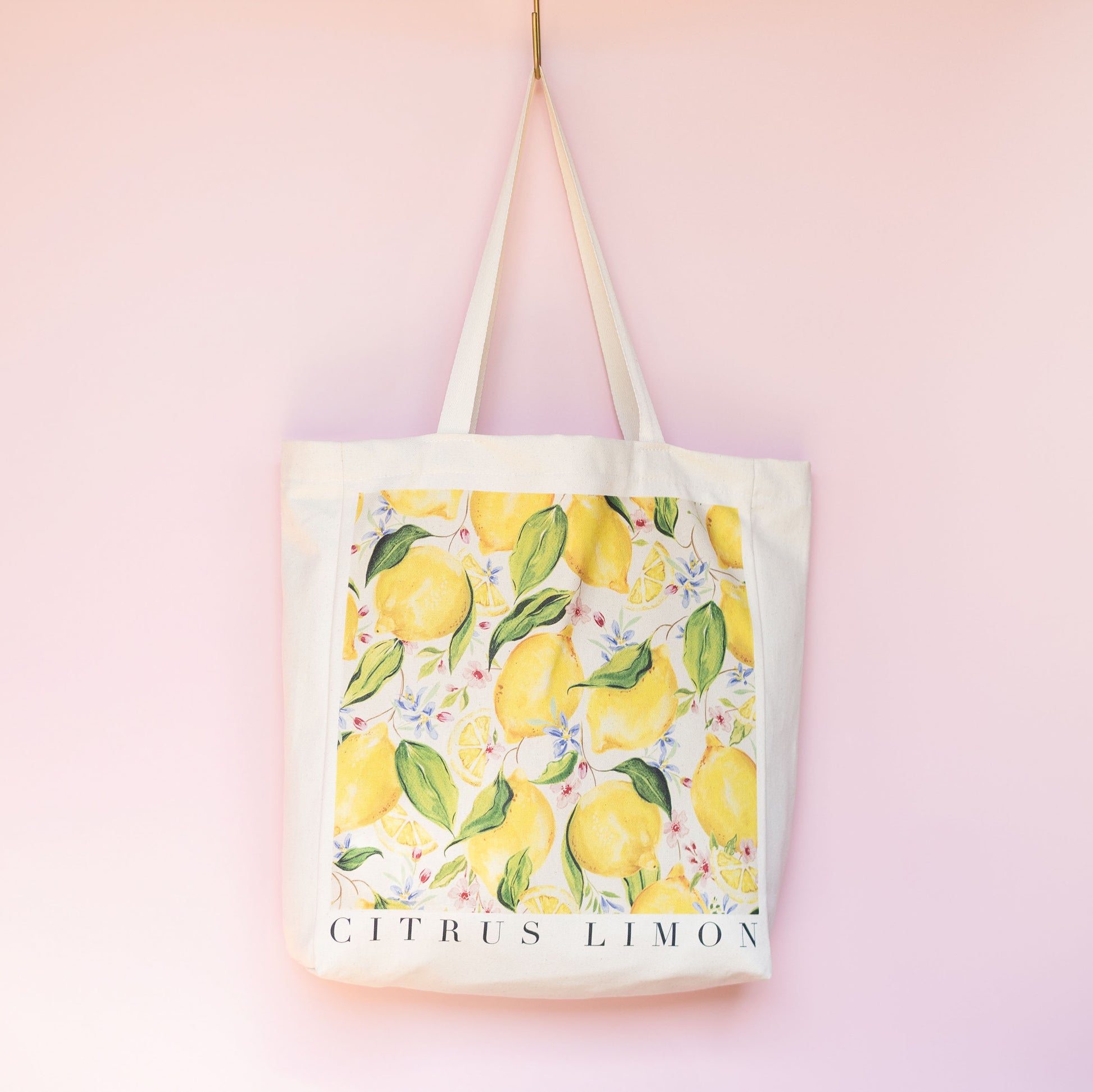 lemon print tote bag. Gusset side and bottom bag with an a5 inner pocket. Lemon and floral print originally hand painted by ellie mae.